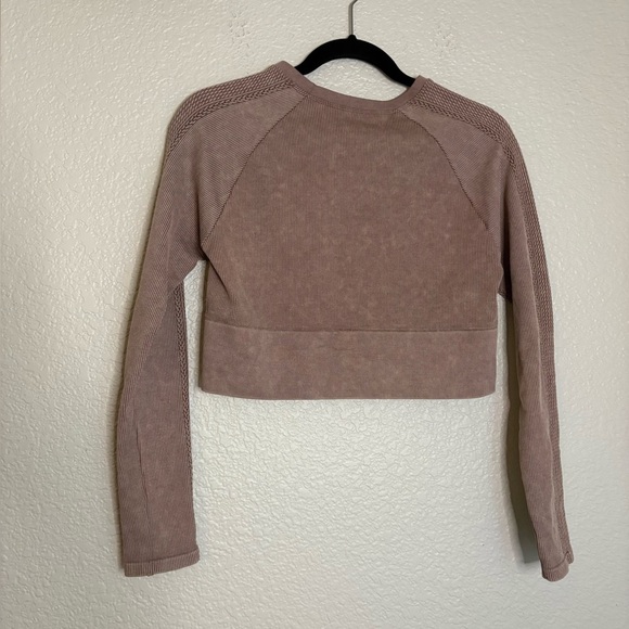 OFFLINE By Aerie Big Chill Seamless Cropped Long Sleeve T-
Shirt - Picture 7 of 9
